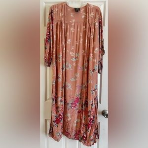 Beautiful floral blush pink, light weight, cover up. Great shape.